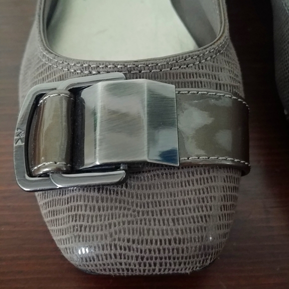 Anne Klein Womens Snakeskin Buckle Flats Brown Size 6M - Picture 3 of 7